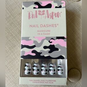 Red Aspen Army Pants & Flip Flops Press On Nails